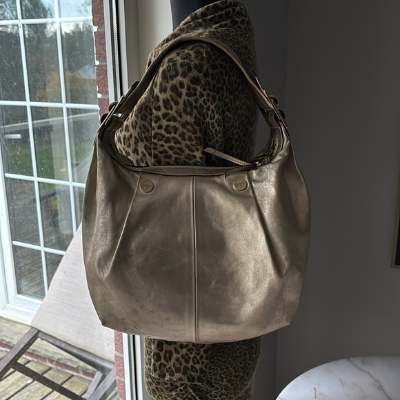 ROGER VIVIER GOLD LEATHER BAG - Picture 2 of 16